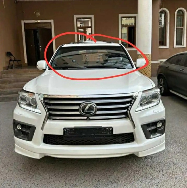 Лобовое стекло от Lexus LX570